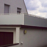 Balkonbeläge und Geländer